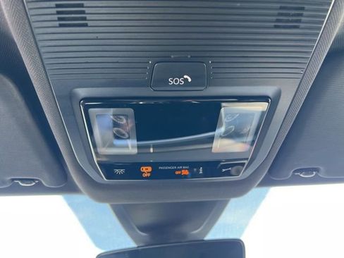 Used 2024 Volkswagen Atlas Cross Sport SE image 22