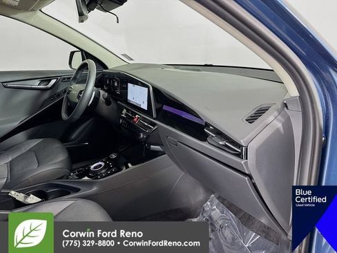 Used 2023 Kia Niro SX Touring image 35