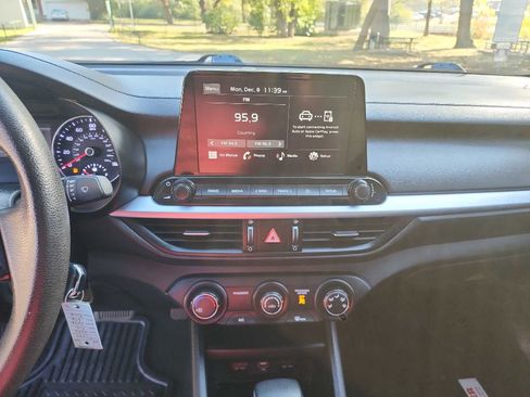 Used 2022 Kia Forte LXS image 21