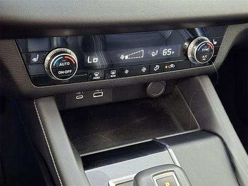 Used 2023 Mitsubishi Outlander SE image 23