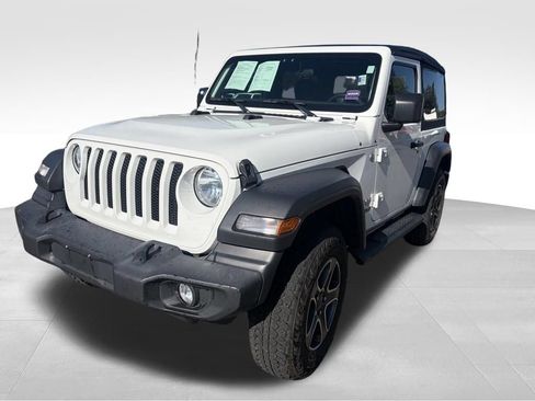Used 2018 Jeep Wrangler Sport AWD/4WD image 3