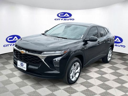 Used 2025 Chevrolet Trax LS w/ LS Convenience Package image 9