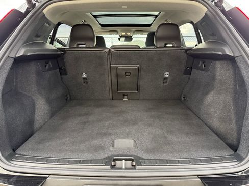 Certified 2025 Volvo XC40 B5 Core image 15