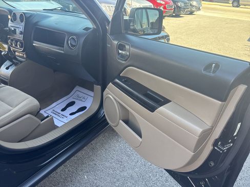 Used 2015 Jeep Patriot Latitude image 16