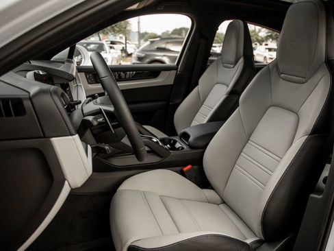 New 2025 Porsche Cayenne S AWD/4WD image 5