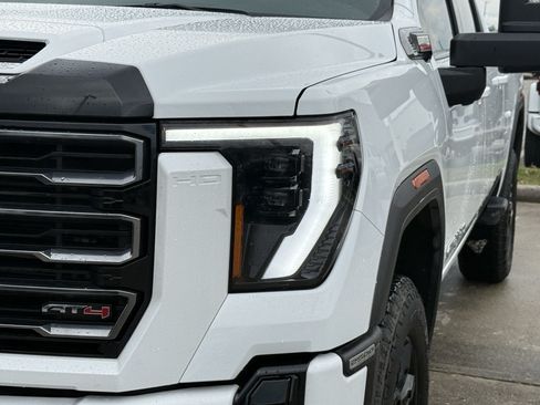 Used 2025 GMC Sierra 2500 AT4 AWD/4WD image 11