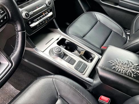 Used 2020 Ford Explorer XLT w/ Equipment Group 202A image 14