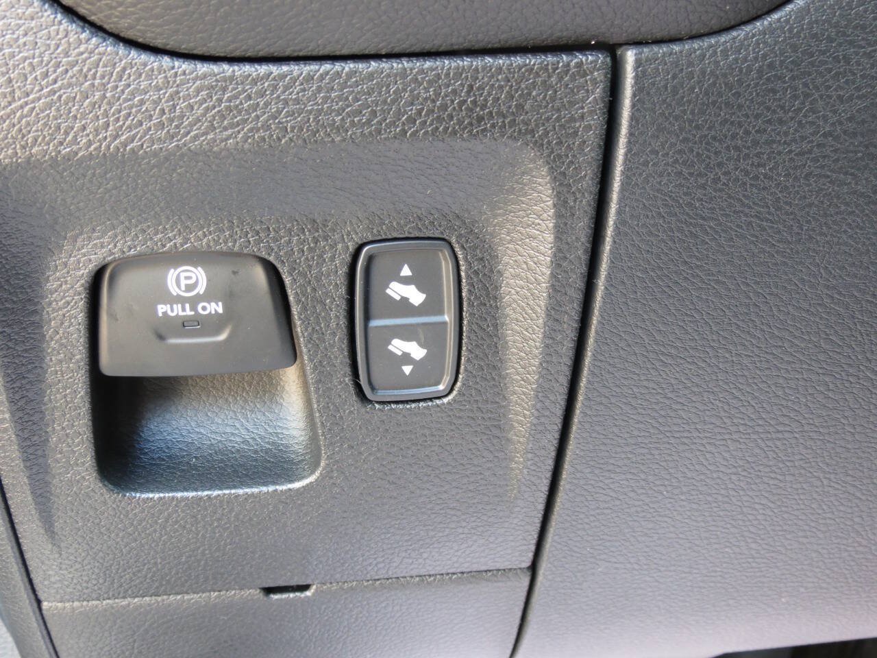 Used 2025 RAM 1500 Laramie w/ Sport Appearance Package AWD/4WD image 12