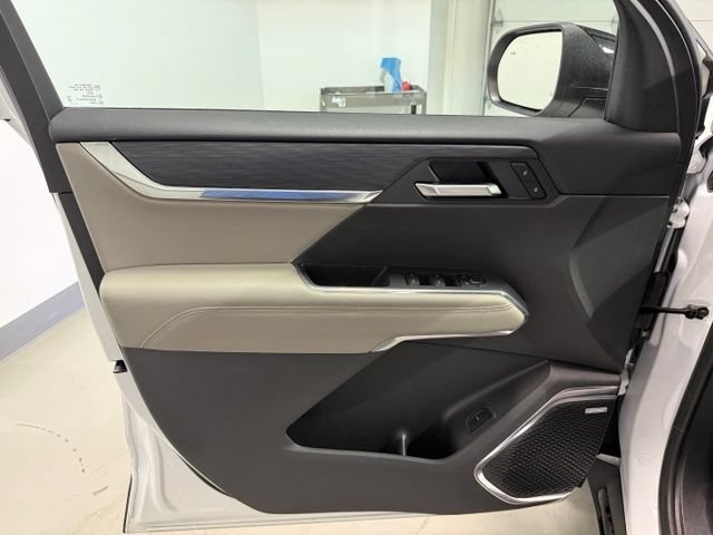 Certified 2026 GMC Acadia Elevation w/ Elevation Premium Package FWD image 11