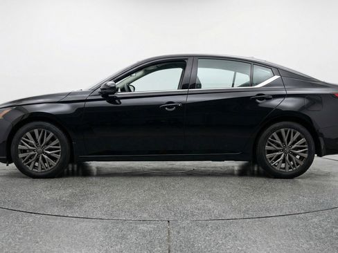 Used 2025 Nissan Altima 2.5 SV FWD image 5