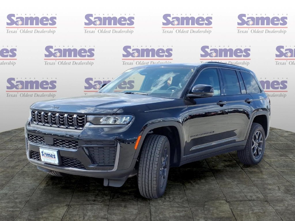 New 2027 Jeep Grand Cherokee Altitude RWD image 3