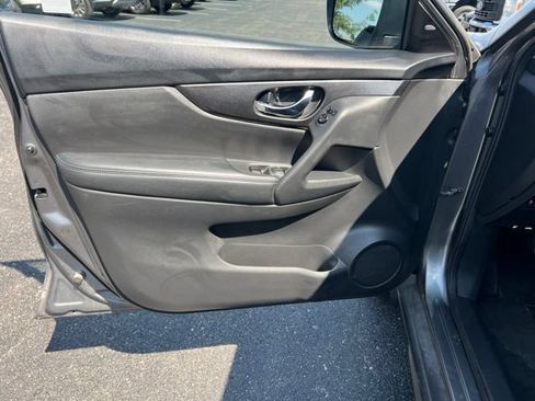 Used 2017 Nissan Rogue SV w/ SV Premium Package FWD image 24