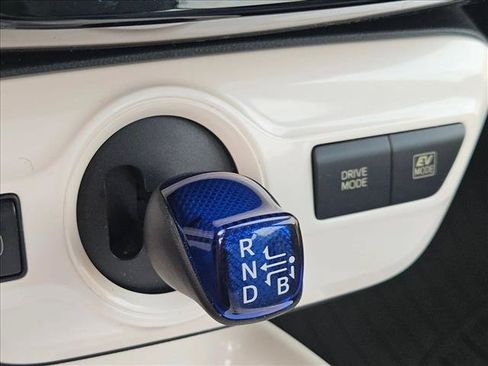 Used 2017 Toyota Prius Three FWD image 12