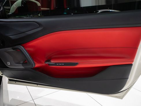 Used 2018 Ferrari GTC4Lusso T image 33