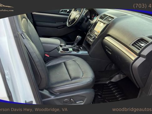 Used 2018 Ford Explorer XLT w/ Equipment Group 202A image 17