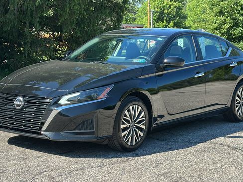 Certified 2024 Nissan Altima 2.5 SV w/ SV Premium Package AWD/4WD image 2