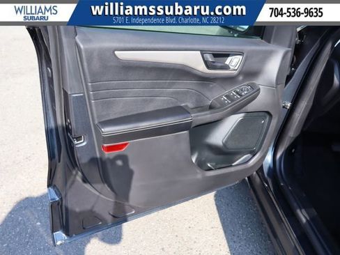 Used 2022 Ford Escape SE w/ SE Sport Appearance Package FWD image 17