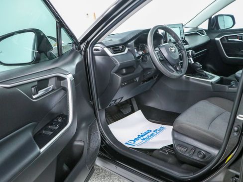Used 2022 Toyota RAV4 XLE w/ Convenience Package FWD image 3