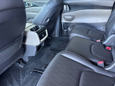 Used 2026 Kia Carnival FWD image 25