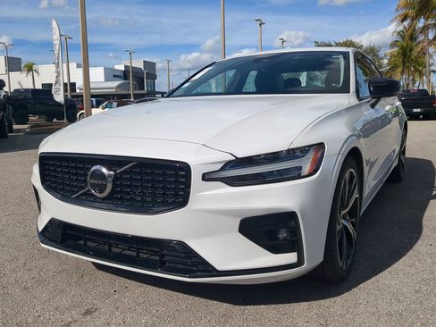 Used 2024 Volvo S60 B5 Plus image 9