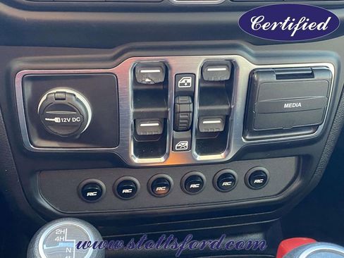 Used 2020 Jeep Wrangler Unlimited Sahara image 28