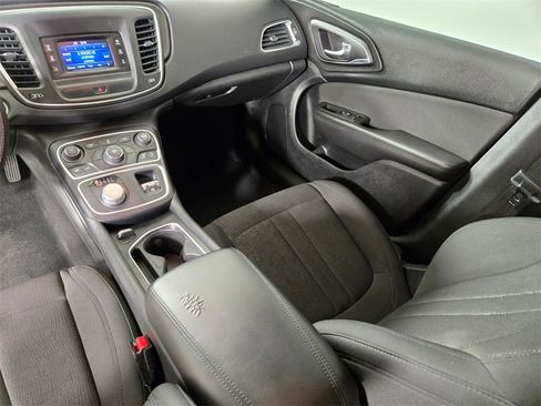 Used 2015 Chrysler 200 Limited w/ Convenience Group image 17