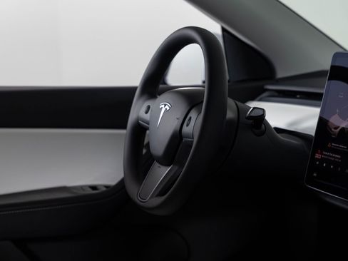 Used 2021 Tesla Model Y Long Range image 27