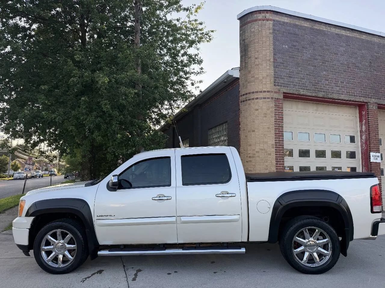 Used 2011 GMC Sierra 1500 Denali AWD/4WD image 13