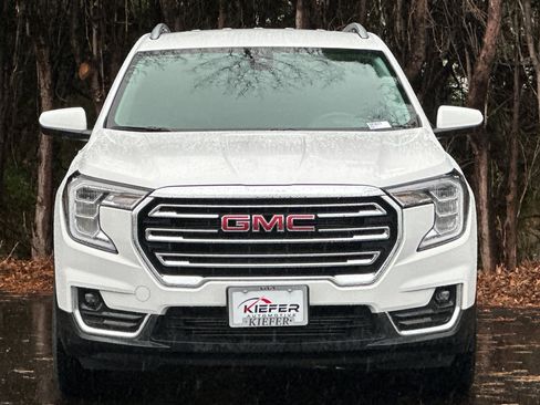 Used 2024 GMC Terrain SLT image 9
