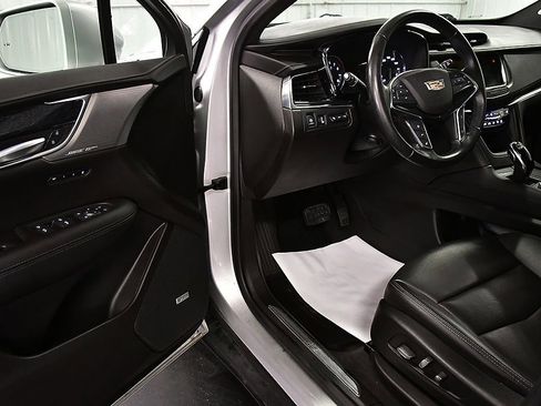 Used 2020 Cadillac XT5 Premium Luxury AWD/4WD image 16