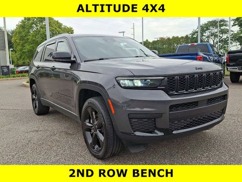 Used 2023 Jeep Grand Cherokee L Laredo image 2