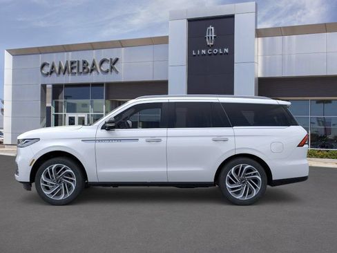 New 2026 Lincoln Navigator Reserve AWD/4WD image 3