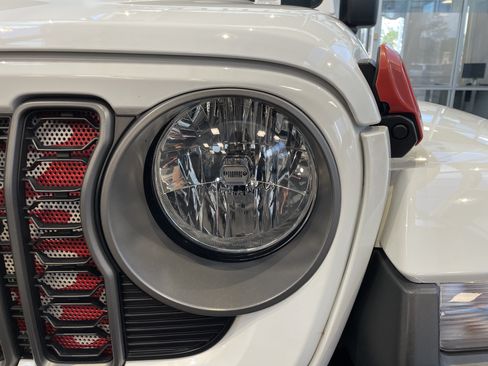 Used 2025 Jeep Gladiator Sport AWD/4WD image 5