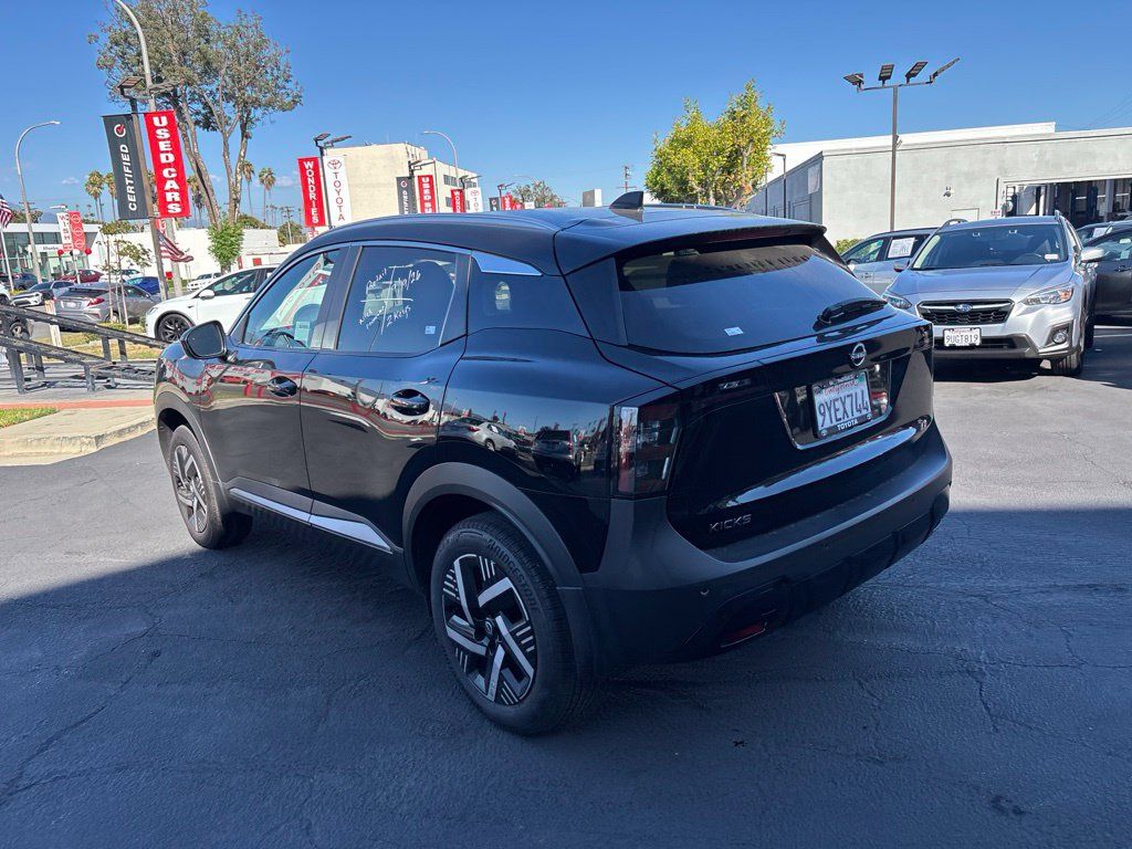 Used 2026 Nissan Kicks SV FWD image 6