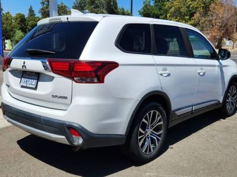 Used 2017 Mitsubishi Outlander ES image 4