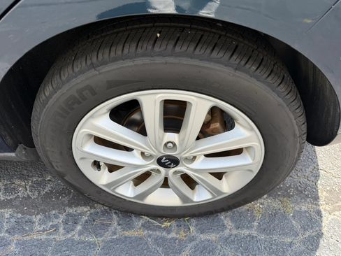 Used 2018 Kia Soul + FWD image 32