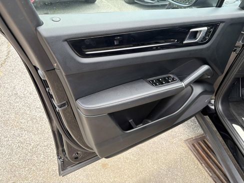 Used 2019 Porsche Cayenne AWD/4WD image 10