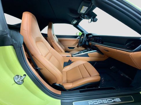 Used 2025 Porsche 911 Carrera RWD image 27