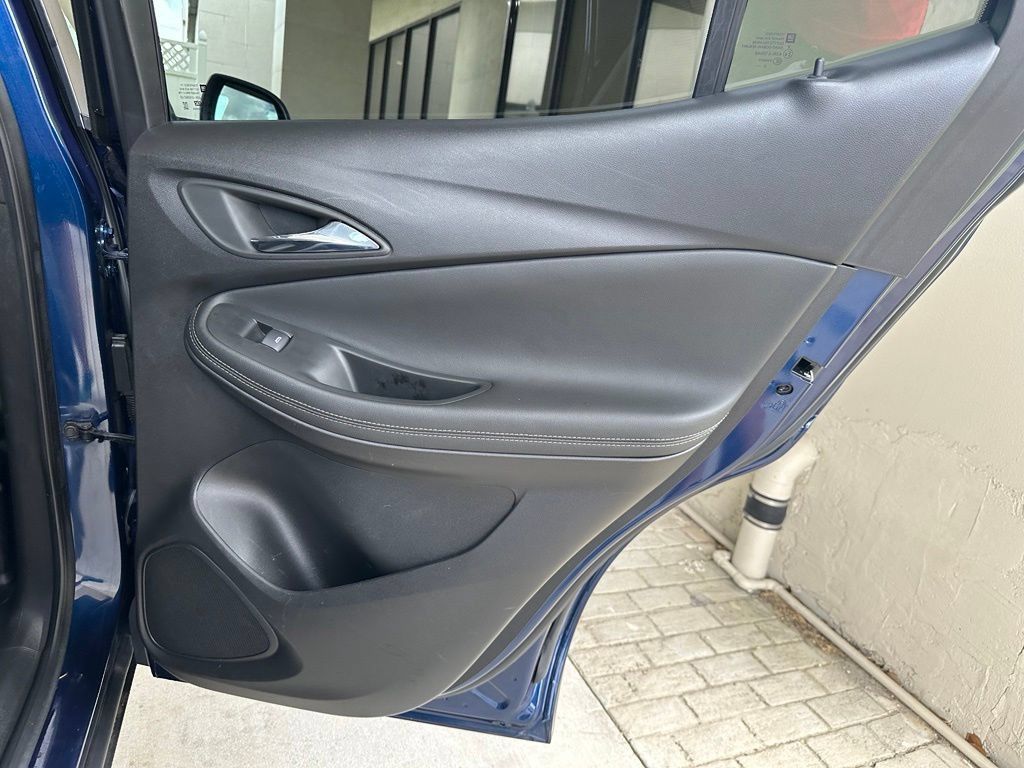 Used 2023 Buick Encore GX Select FWD image 32