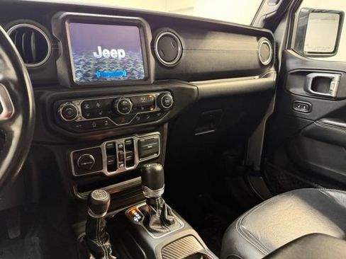 Used 2018 Jeep Wrangler Unlimited Sahara w/ Uconnect 4C Nav & Sound Group AWD/4WD image 15