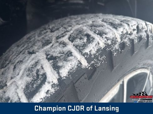 Used 2025 Jeep Compass Trailhawk image 13