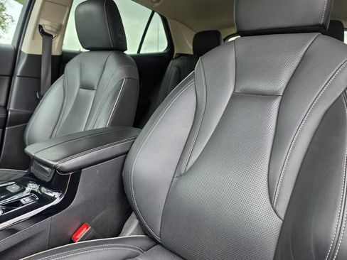 Used 2021 Buick Envision Essence w/ Technology Package I FWD image 13
