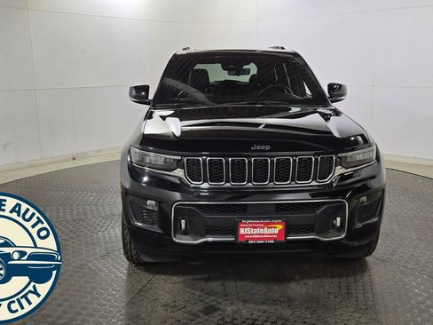 Used 2022 Jeep Grand Cherokee Overland w/ Luxury Tech Group IV AWD/4WD image 2