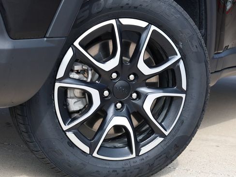 Used 2024 Jeep Compass Trailhawk AWD/4WD image 12