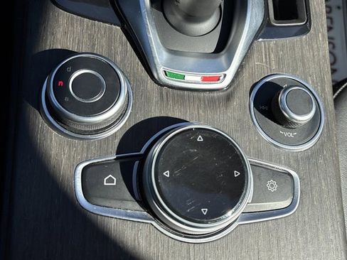 Used 2021 Alfa Romeo Stelvio Ti image 42