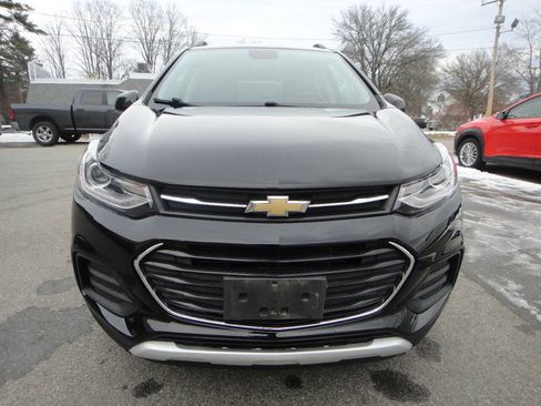 Used 2019 Chevrolet Trax LT w/ LT Convenience Package AWD/4WD image 2