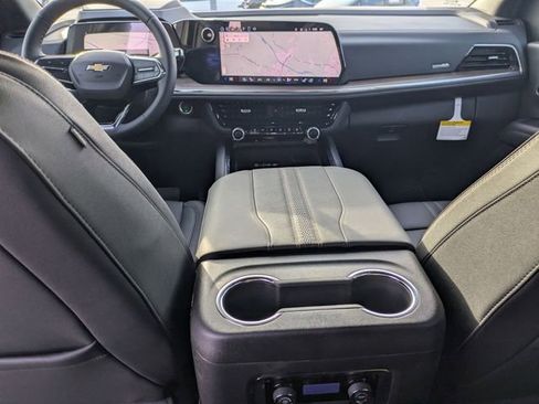 New 2025 Chevrolet Suburban High Country image 32