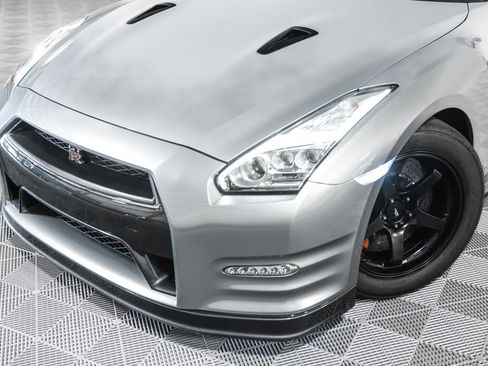 Used 2015 Nissan GT-R Black Edition AWD/4WD image 13