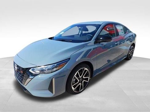 Used 2025 Nissan Sentra SR w/ SR Premium Package image 6