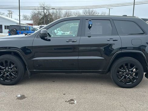 Used 2021 Jeep Grand Cherokee Laredo X image 4